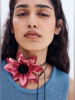 NWT. Zara Pink Contrasting Flower Cord Necklace.